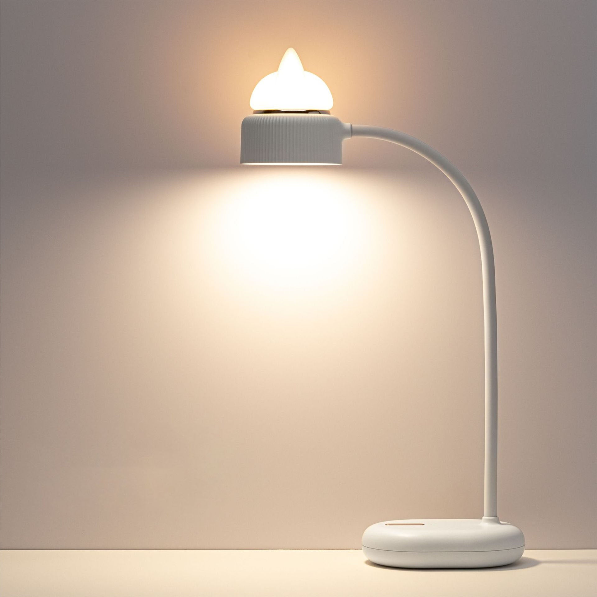 LED lampa LumaClip s klipem ve tvaru kočičích uší pro domácí kancelář a pohodlí očí | Temsk