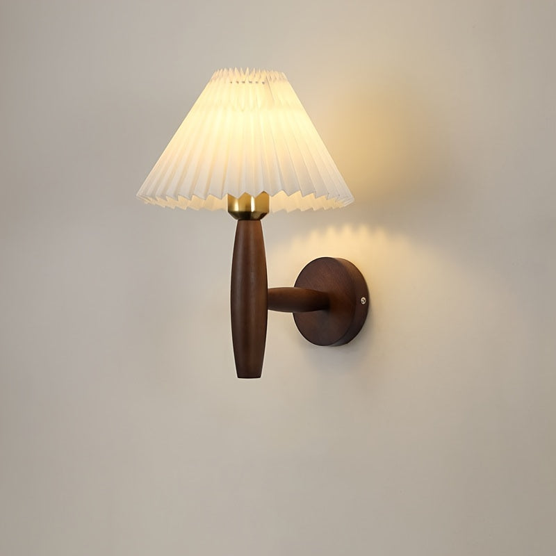 Nordische Holz-Wandlampe mit plissiertem Schirm für Nachttisch im Schlafzimmer | Temsk