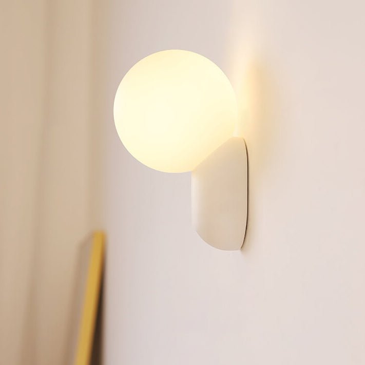 Elegant 1-Light Modern Glass Globe Wall Sconce For Home Lighting | Temsk