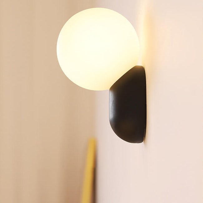Elegant 1-Light Modern Glass Globe Wall Sconce For Home Lighting | Temsk