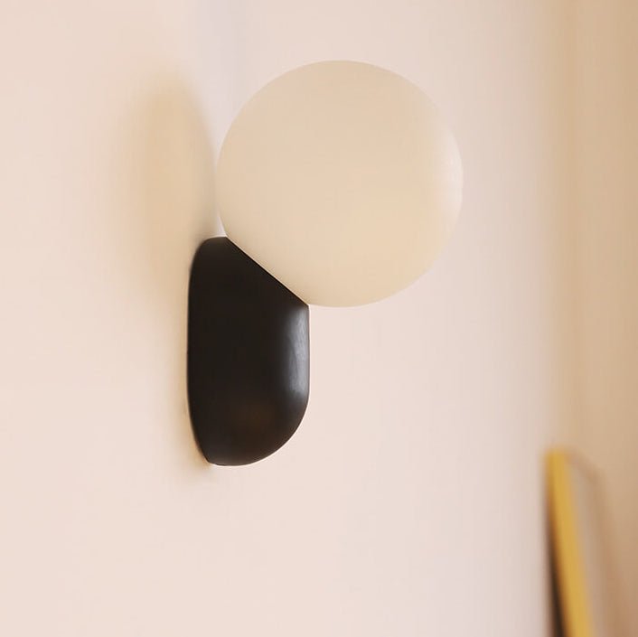 Elegant 1-Light Modern Glass Globe Wall Sconce For Home Lighting | Temsk