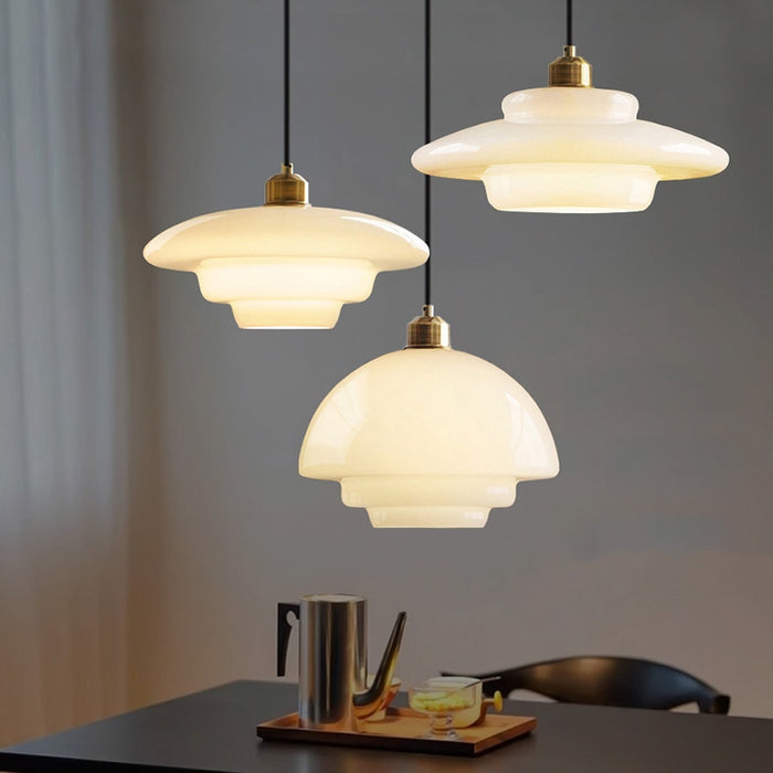 Milk Glass závěsná lampa pro moderní interiéry a styl poloviny století | Temsk