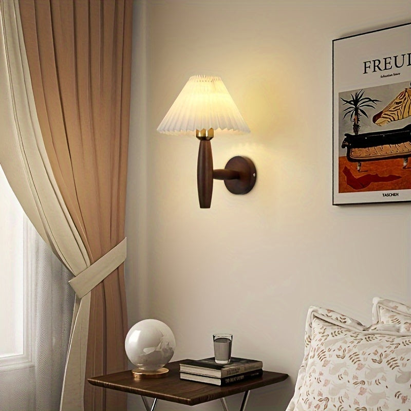 Nordische Holz-Wandlampe mit plissiertem Schirm für Nachttisch im Schlafzimmer | Temsk