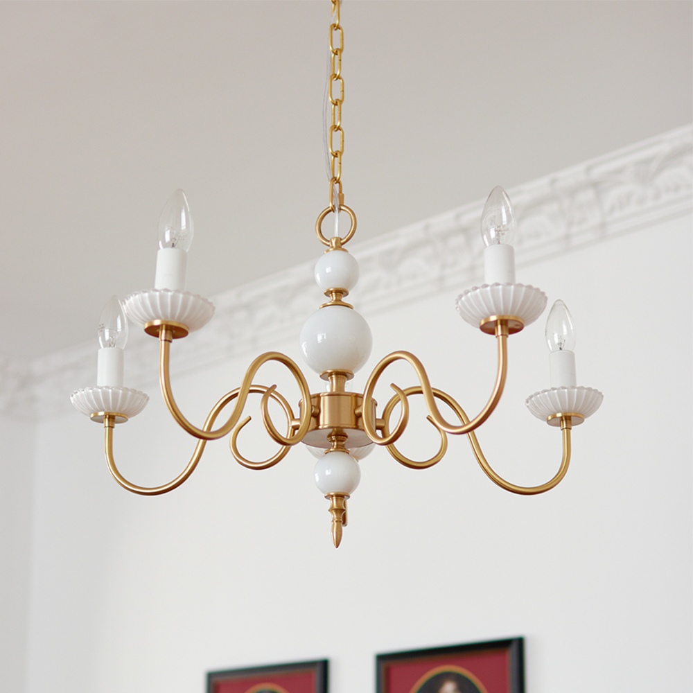 Novae Sleek Iron and Glass Pendant Light for Modern Bedrooms | Snurv | Temsk