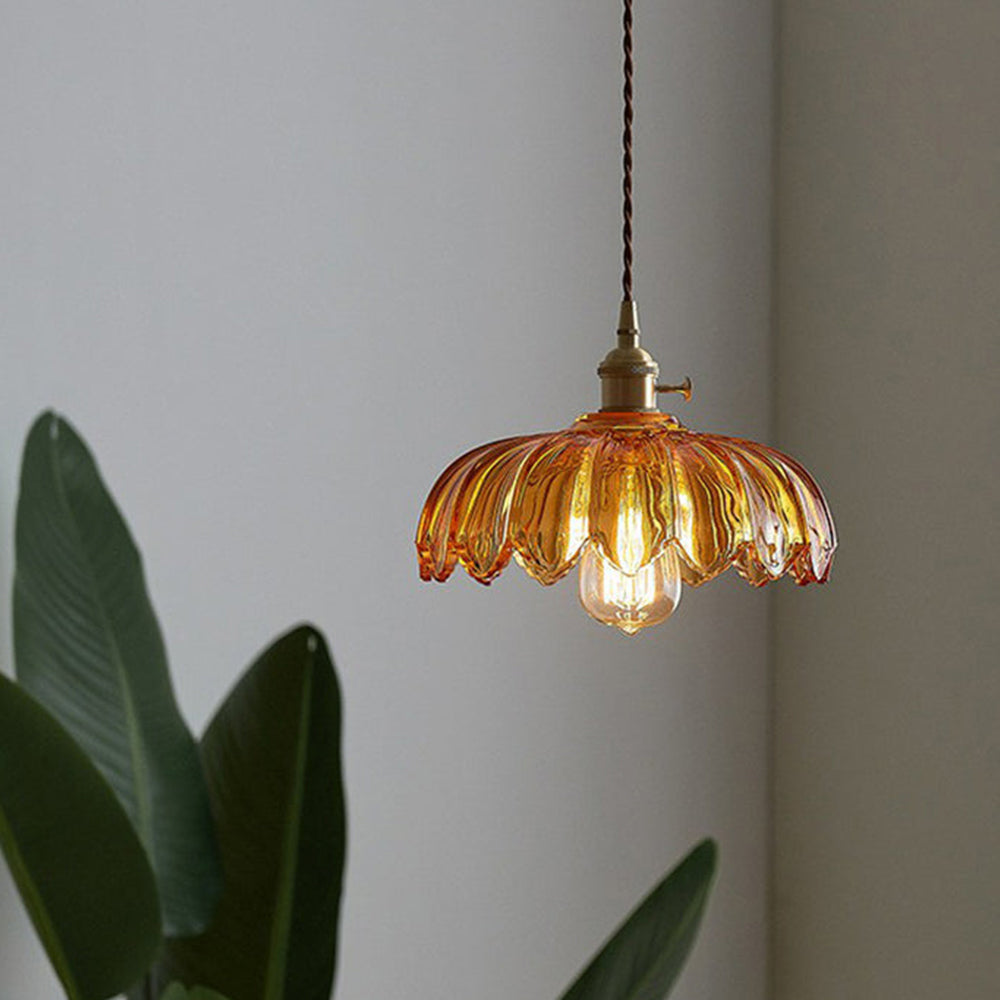 Florale Glas-Pendelleuchte mit Vintage-Charme in farbigem Glas | Temsk