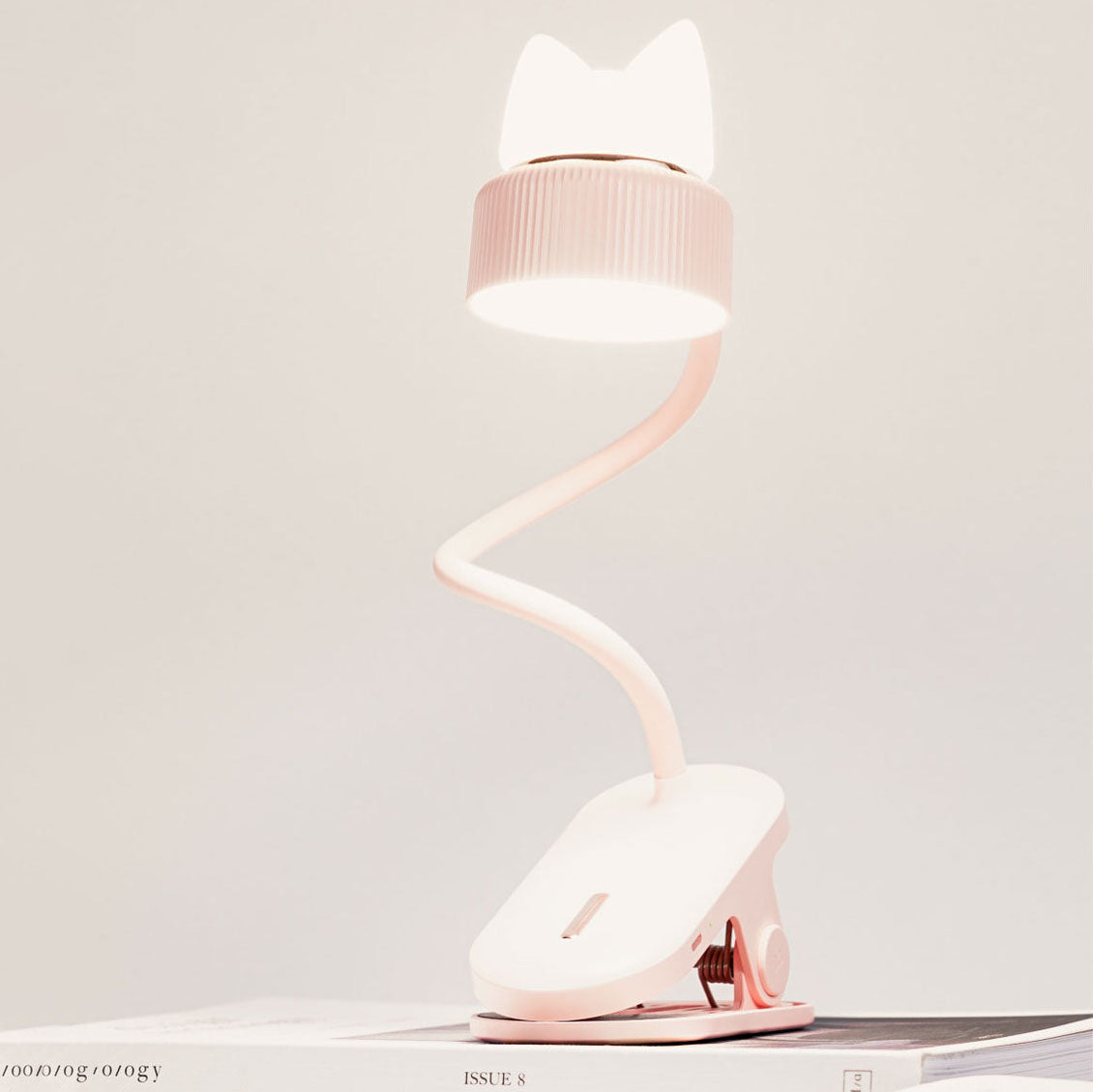 LED lampa LumaClip s klipem ve tvaru kočičích uší pro domácí kancelář a pohodlí očí | Temsk