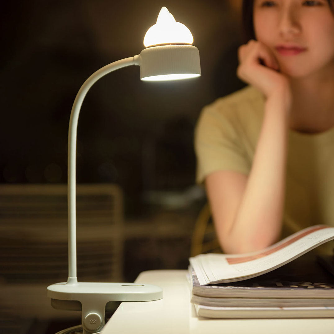 LED lampa LumaClip s klipem ve tvaru kočičích uší pro domácí kancelář a pohodlí očí | Temsk