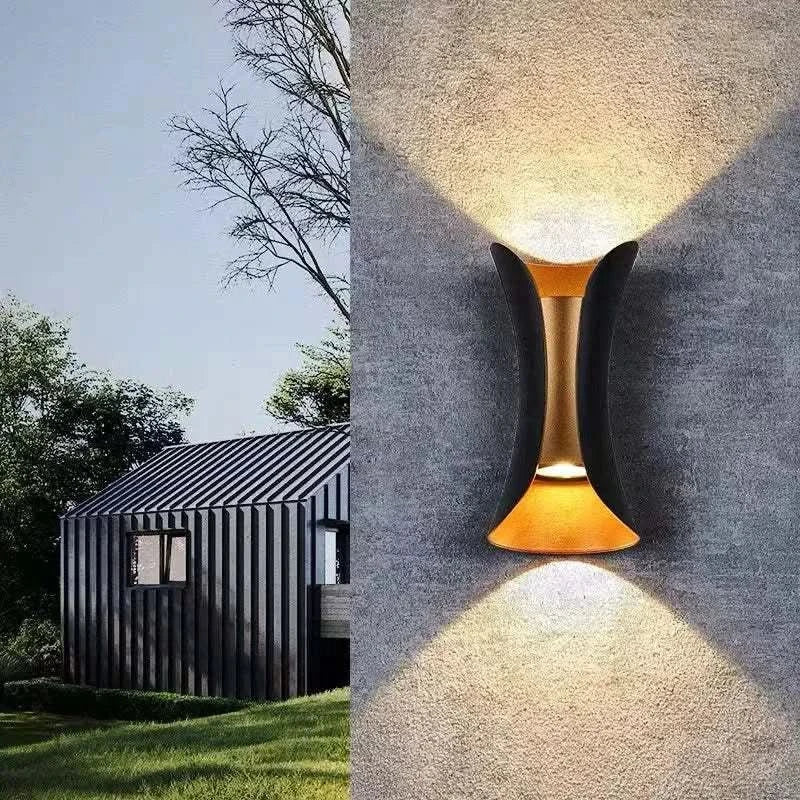 NovaCurve zakřivená venkovní LED nástěnná lampa s ochranou proti povětrnostním vlivům IP65 | Temsk