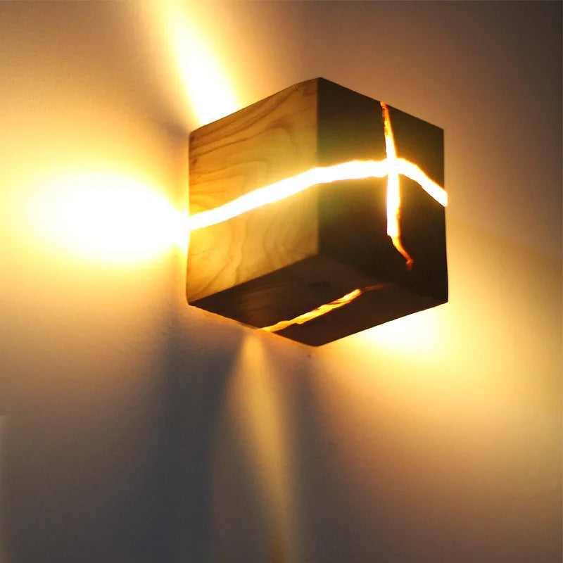 WoodAura handgeschnitzte Harz-Design Massivholz-Wandlampe | Temsk