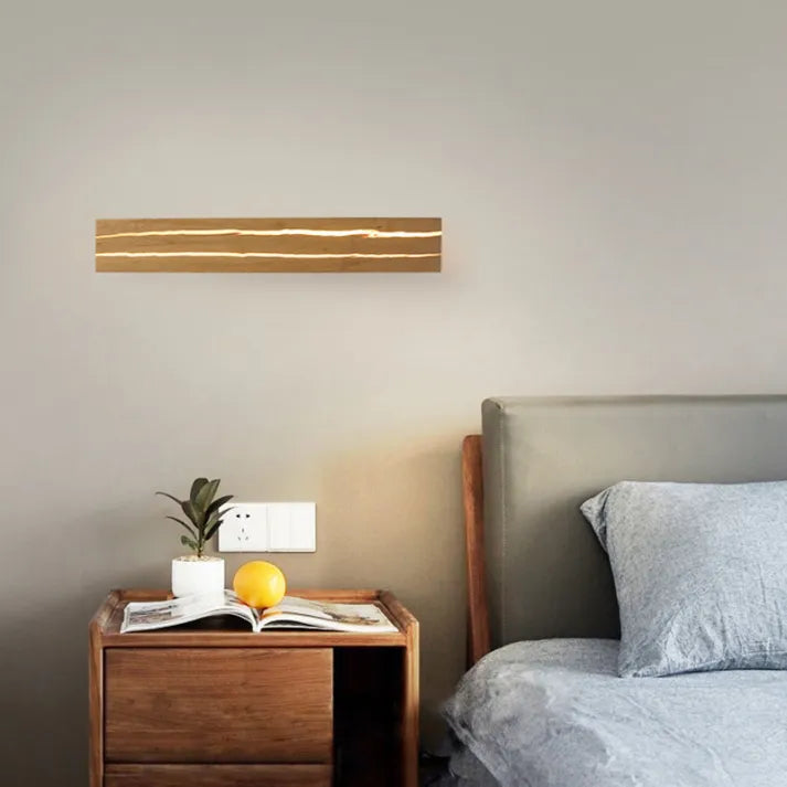 ArborLume Wood Wall Light With Crack Pattern And Warm LED Glow | Snurv | Temsk