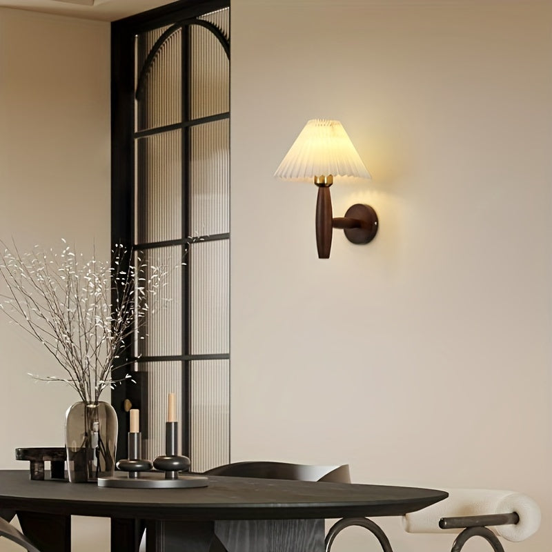 Nordische Holz-Wandlampe mit plissiertem Schirm für Nachttisch im Schlafzimmer | Temsk