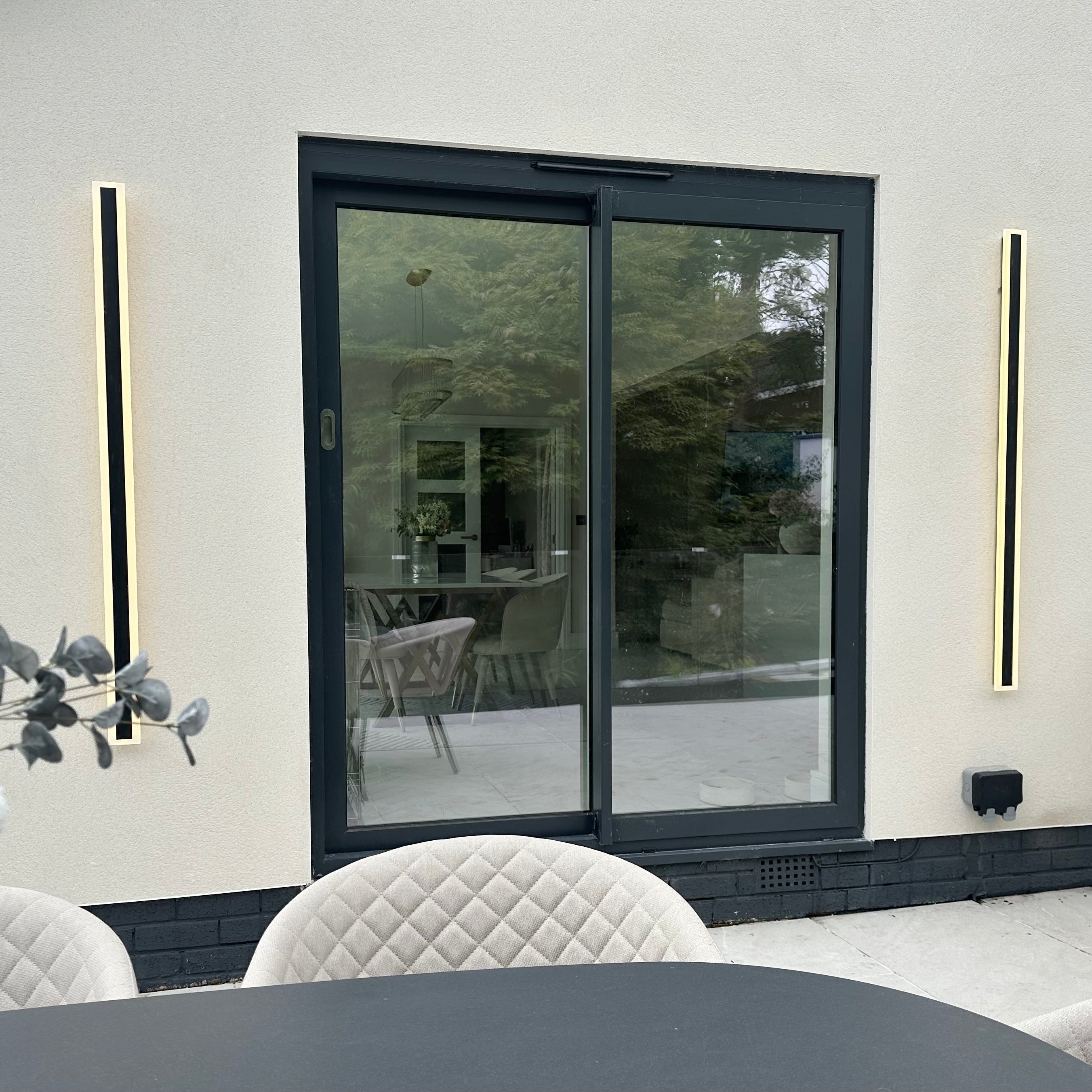 Astrae Long-Strip Outdoor LED Wall Light in Aluminum for Homes and Businesses | Temsk