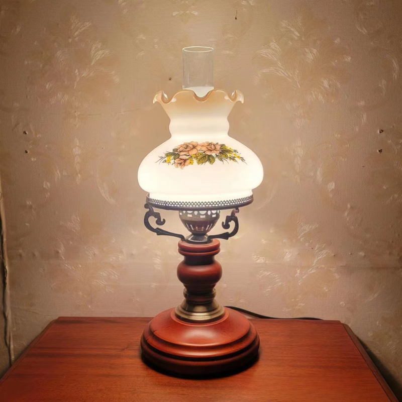 Zenora Urn Retro Table Lamp in Solid Wood, Red-Brown Finish | Temsk