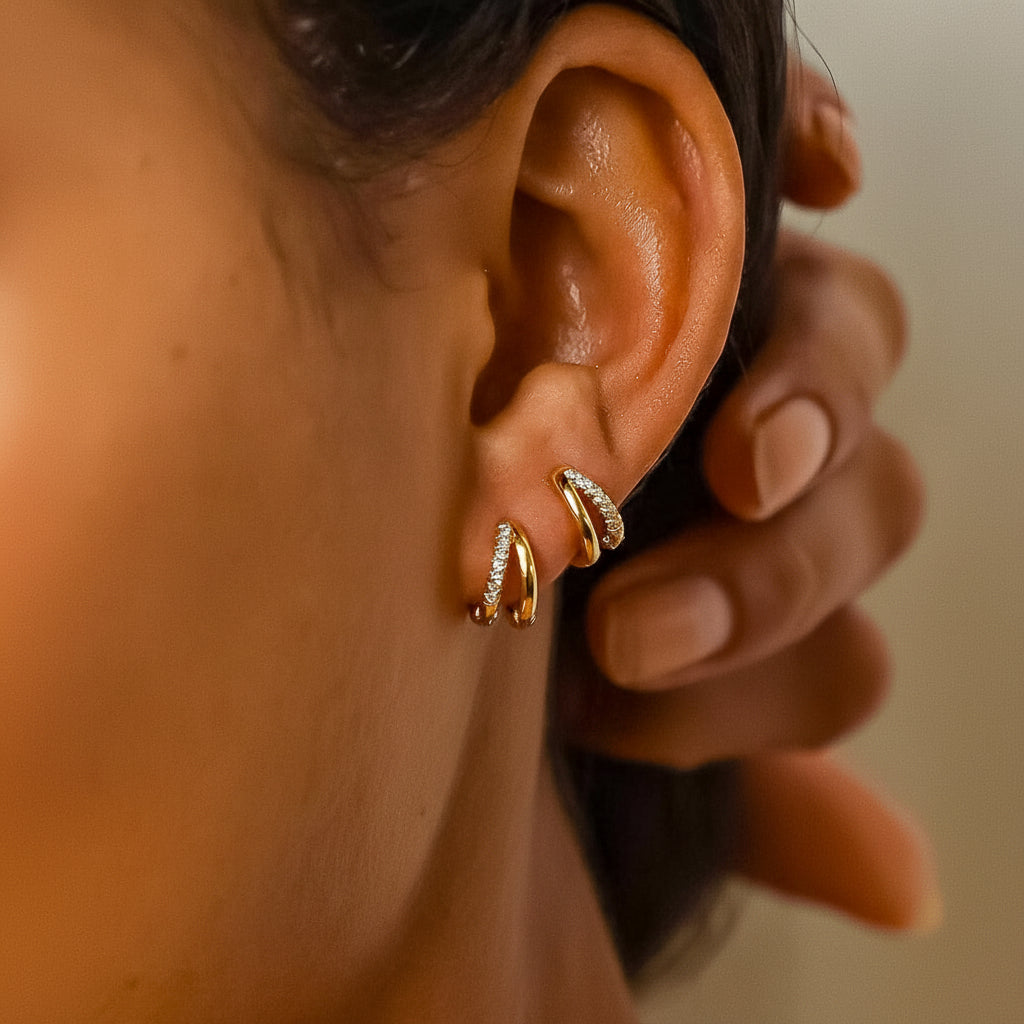 Zlaté náušnice typu huggie v dárkovém setu pro Den matek | Temsk