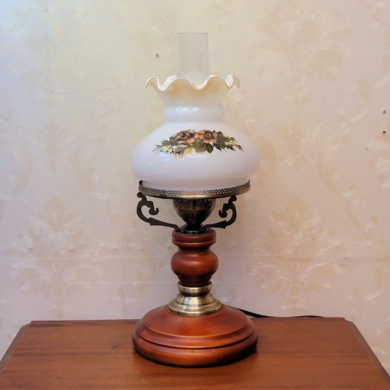 Zenora Urn Retro Table Lamp in Solid Wood, Red-Brown Finish | Temsk