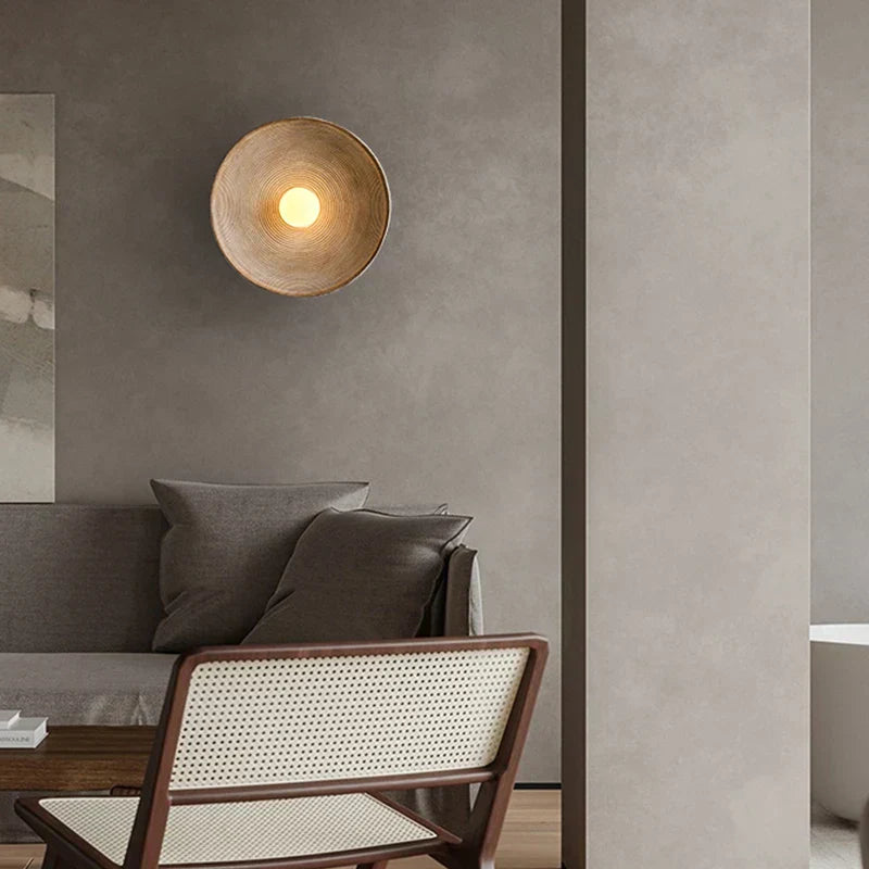 Handgefertigte LED-Holzwandlampe mit rustikalem Charme und sanfter Atmosphäre | Temsk