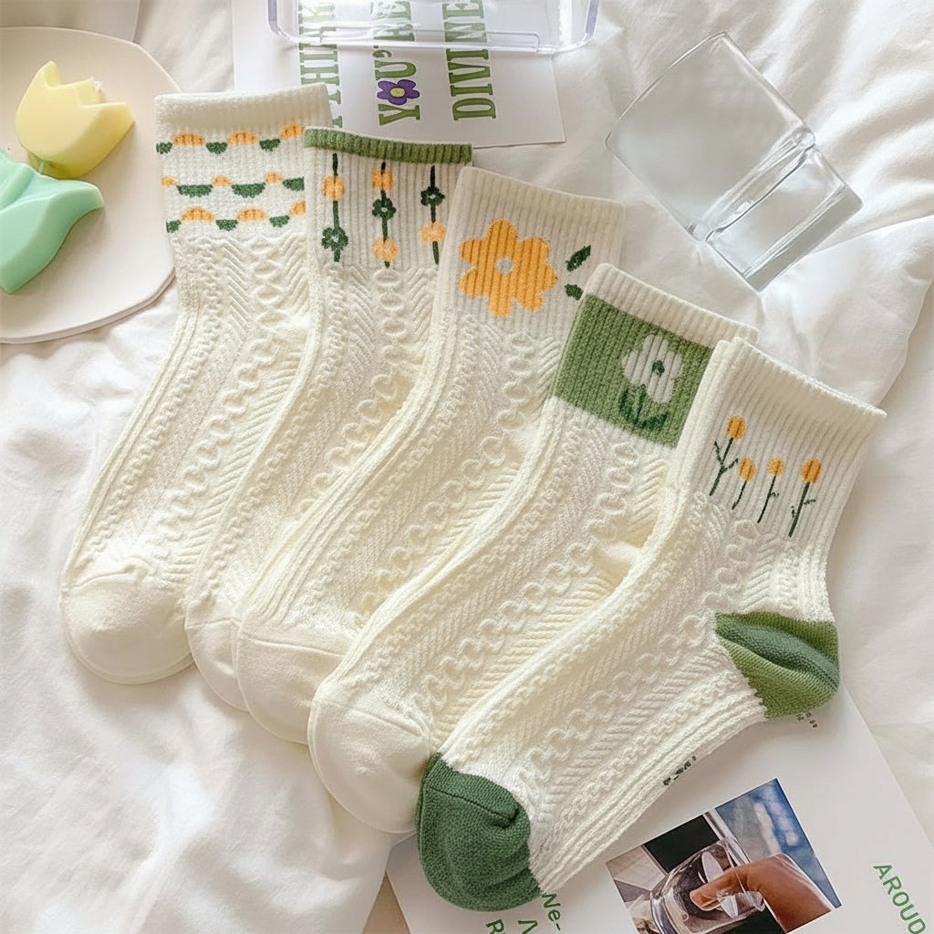 Damen Crew-Socken mit Blumenmuster und strukturiertem Zopfmuster | Temsk