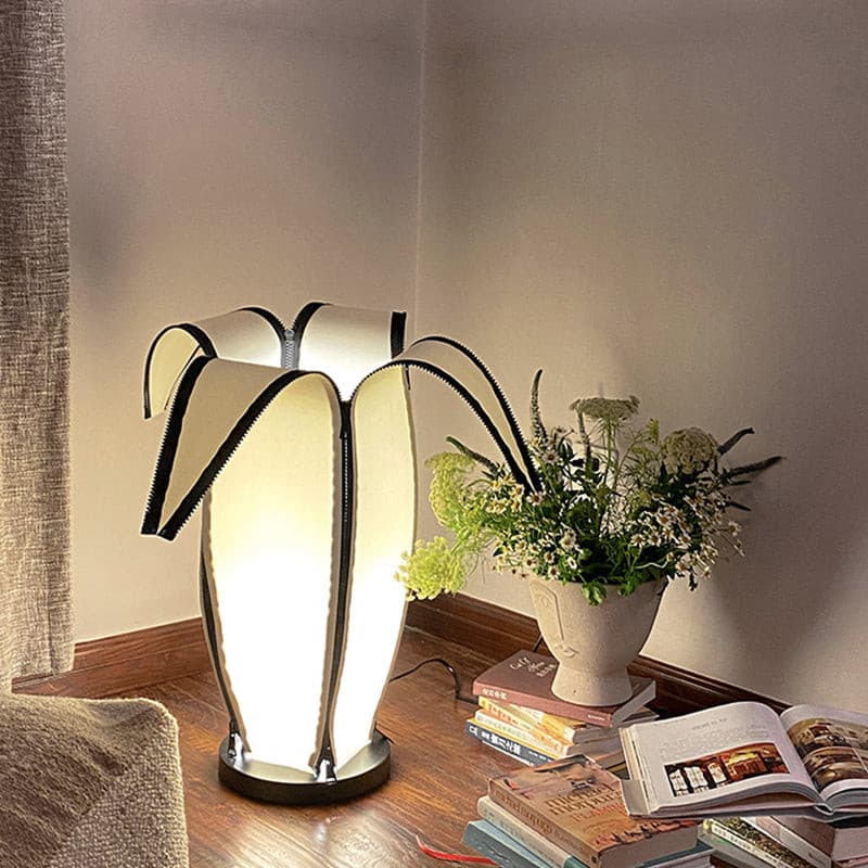 Stolní lampa LumiBan ve tvaru banánu s jemným teplým světlem | Temsk