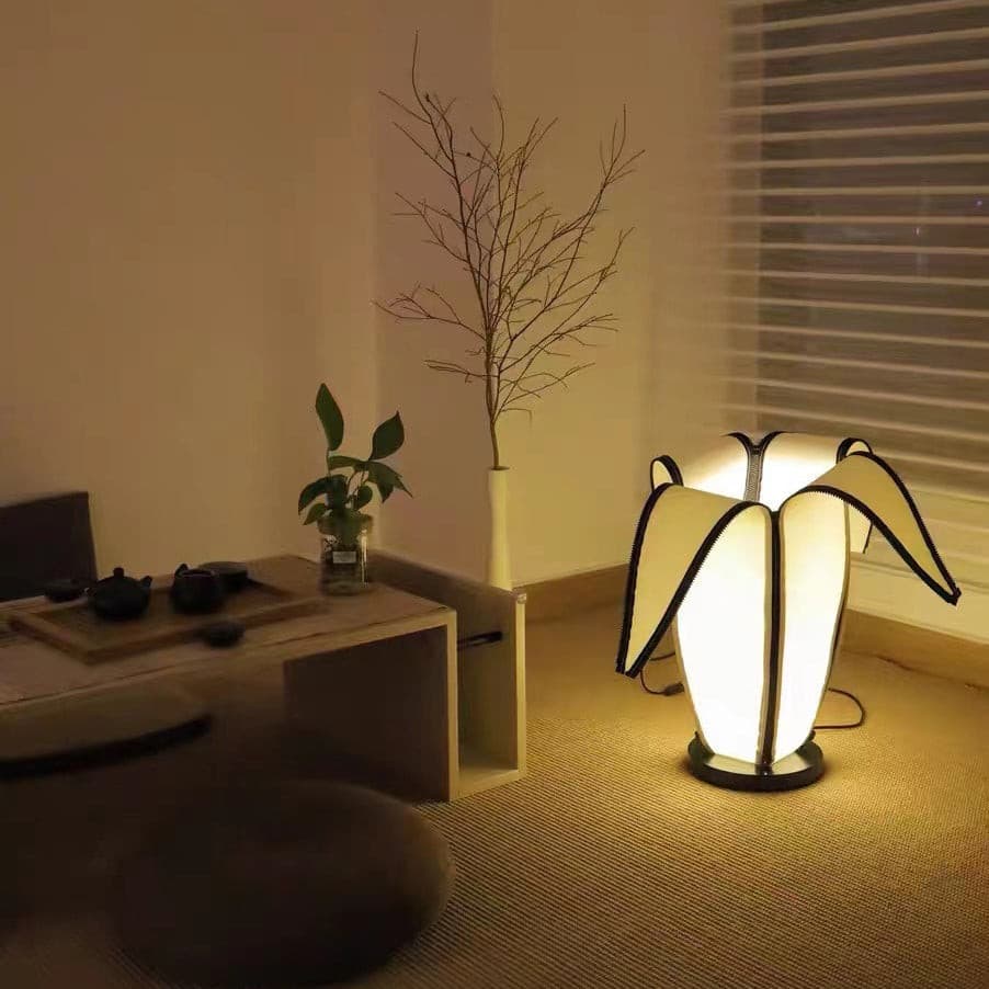 Stolní lampa LumiBan ve tvaru banánu s jemným teplým světlem | Temsk