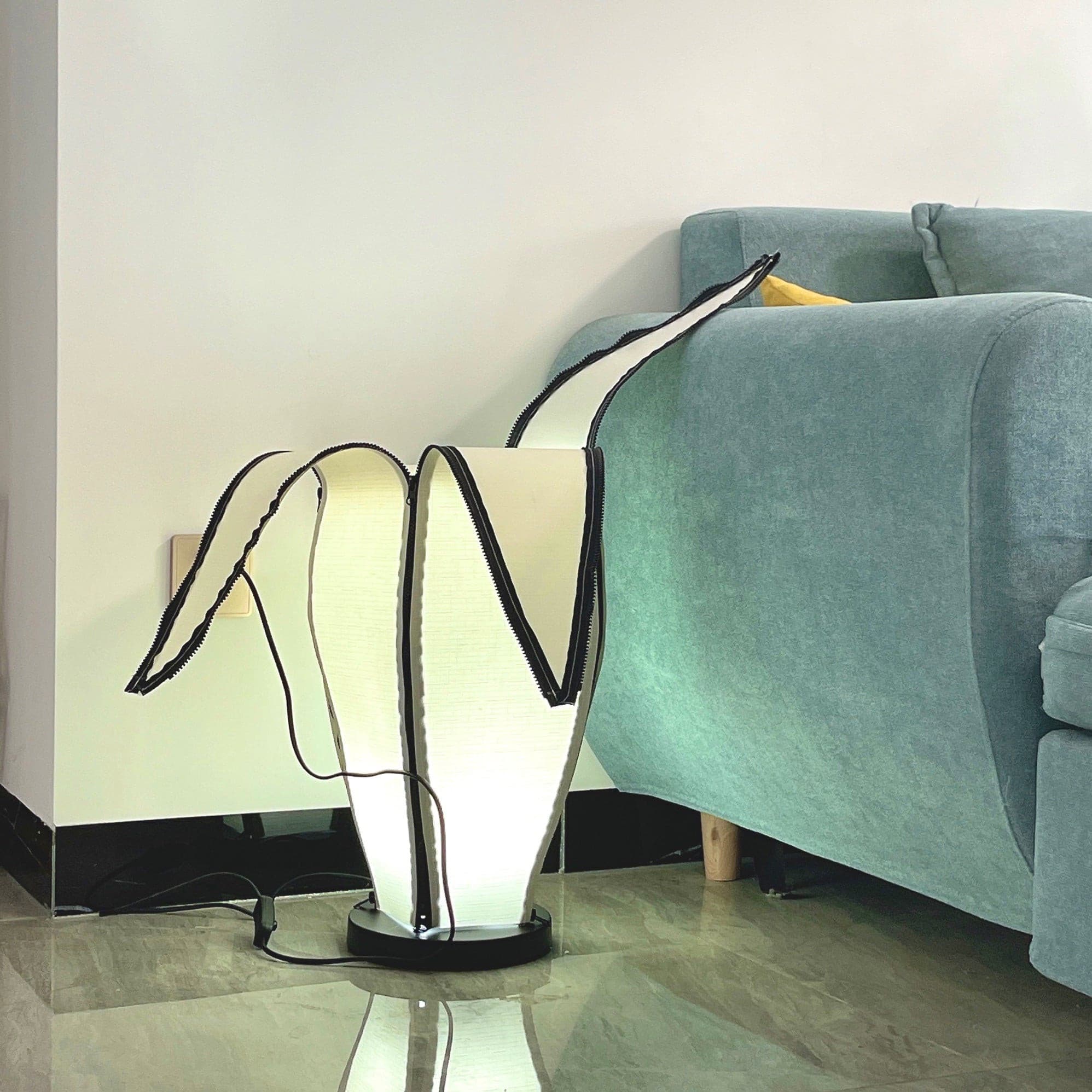 Stolní lampa LumiBan ve tvaru banánu s jemným teplým světlem | Temsk