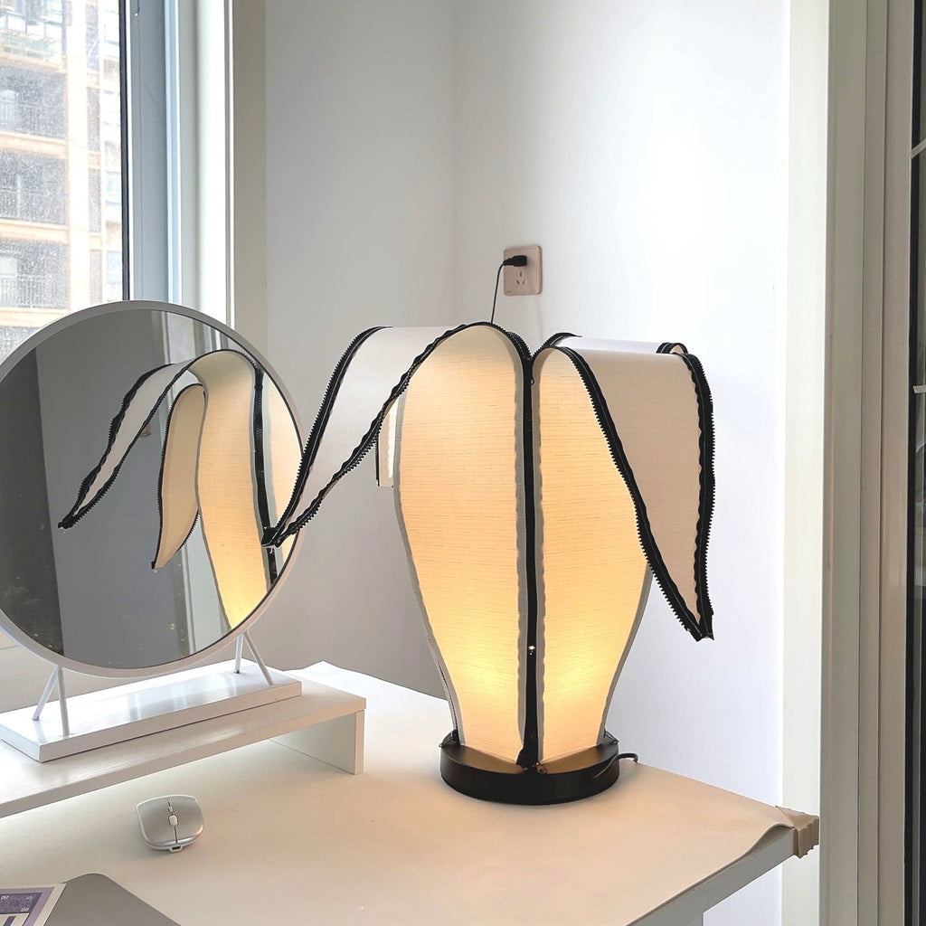 Stolní lampa LumiBan ve tvaru banánu s jemným teplým světlem | Temsk