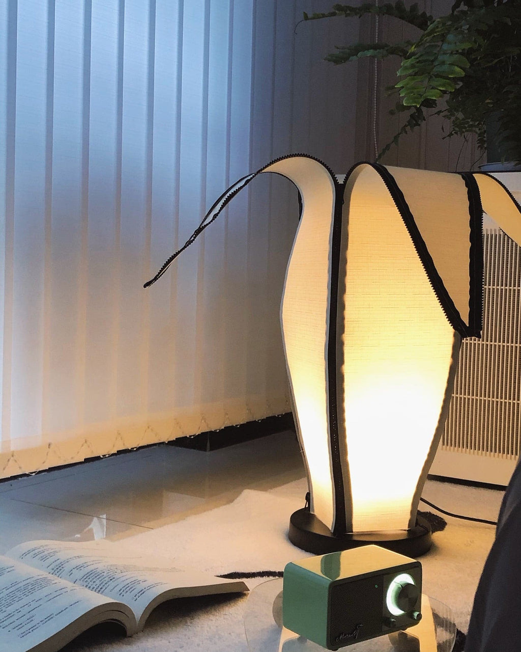 Stolní lampa LumiBan ve tvaru banánu s jemným teplým světlem | Temsk