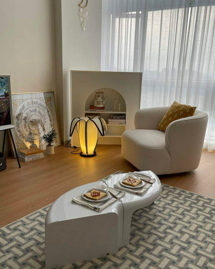 Stolní lampa LumiBan ve tvaru banánu s jemným teplým světlem | Temsk