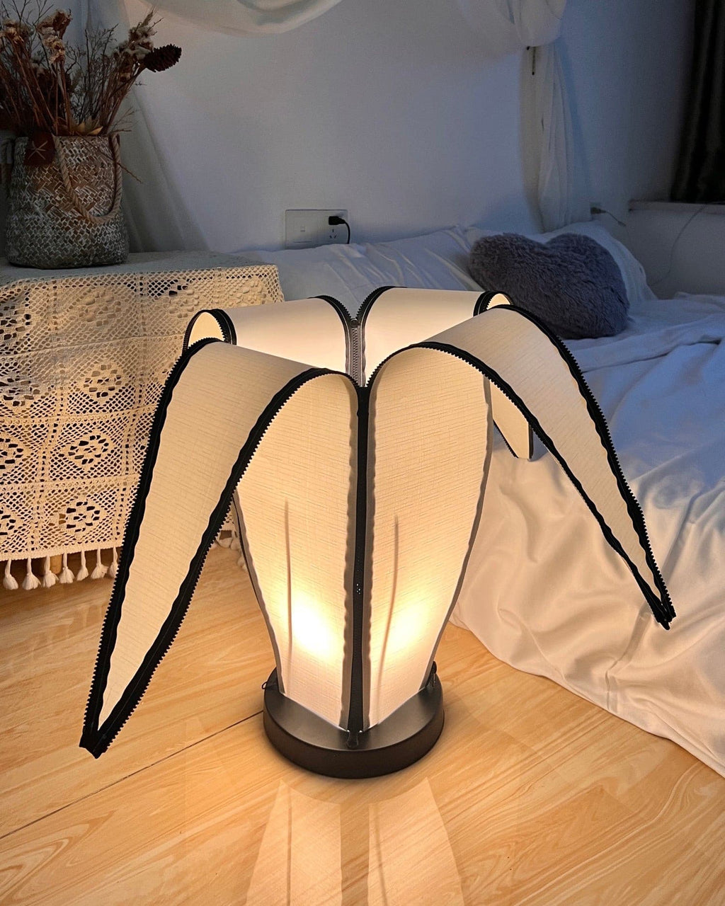 Stolní lampa LumiBan ve tvaru banánu s jemným teplým světlem | Temsk