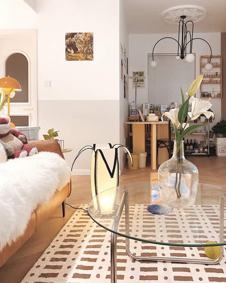 Stolní lampa LumiBan ve tvaru banánu s jemným teplým světlem | Temsk