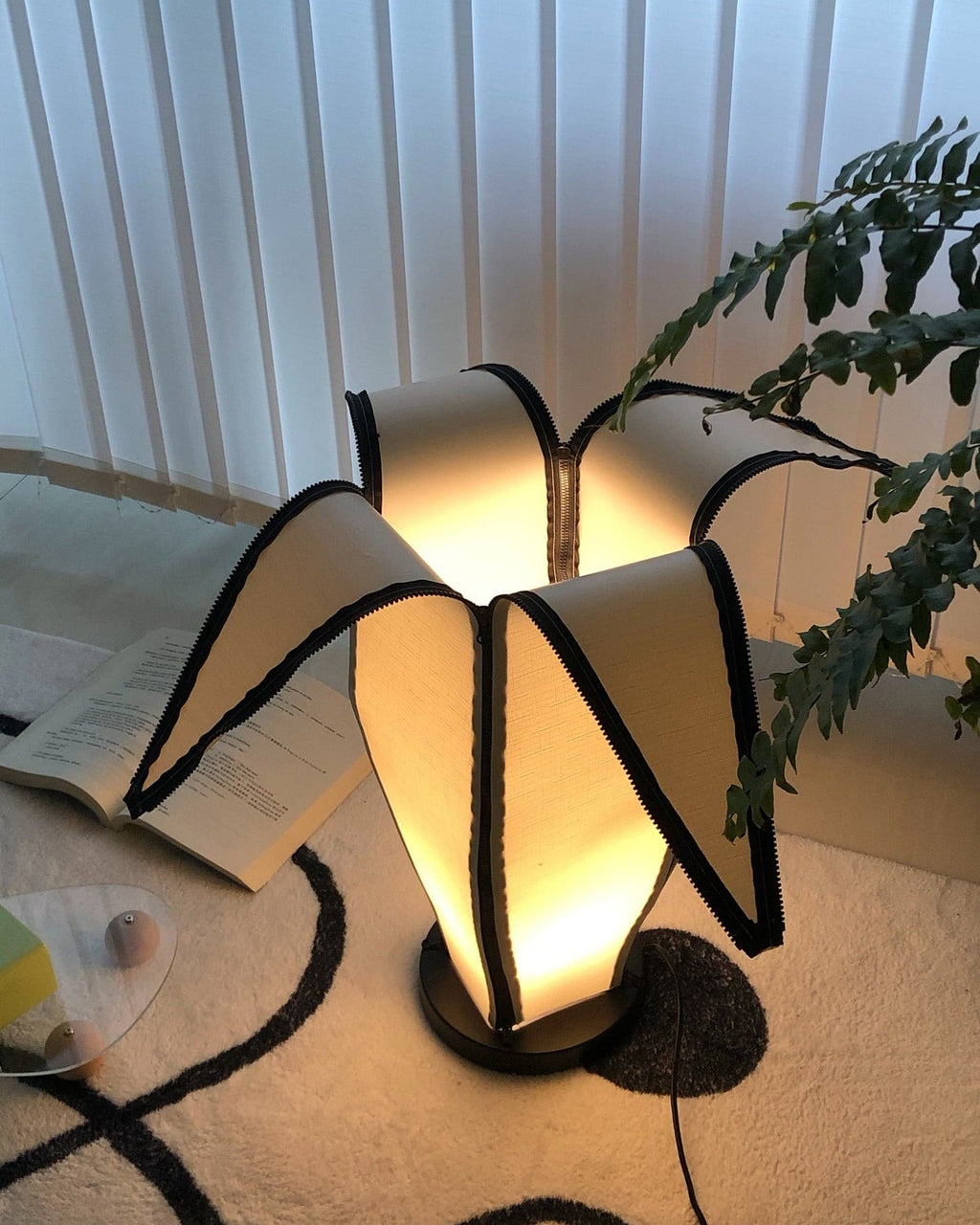 Stolní lampa LumiBan ve tvaru banánu s jemným teplým světlem | Temsk