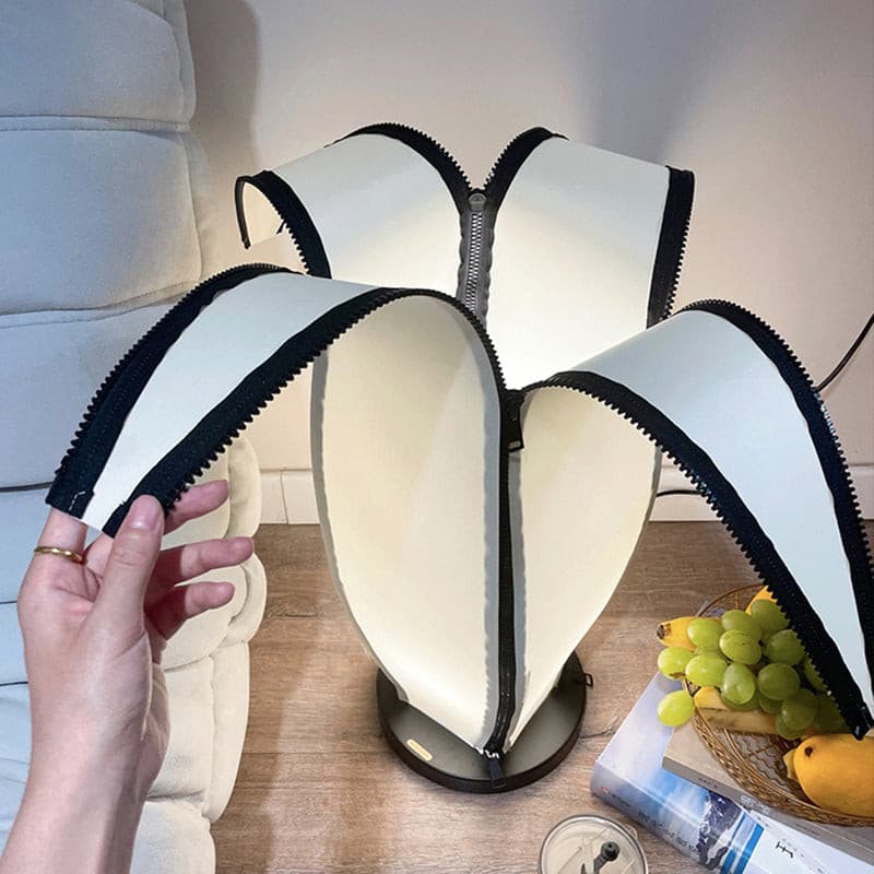 Stolní lampa LumiBan ve tvaru banánu s jemným teplým světlem | Temsk