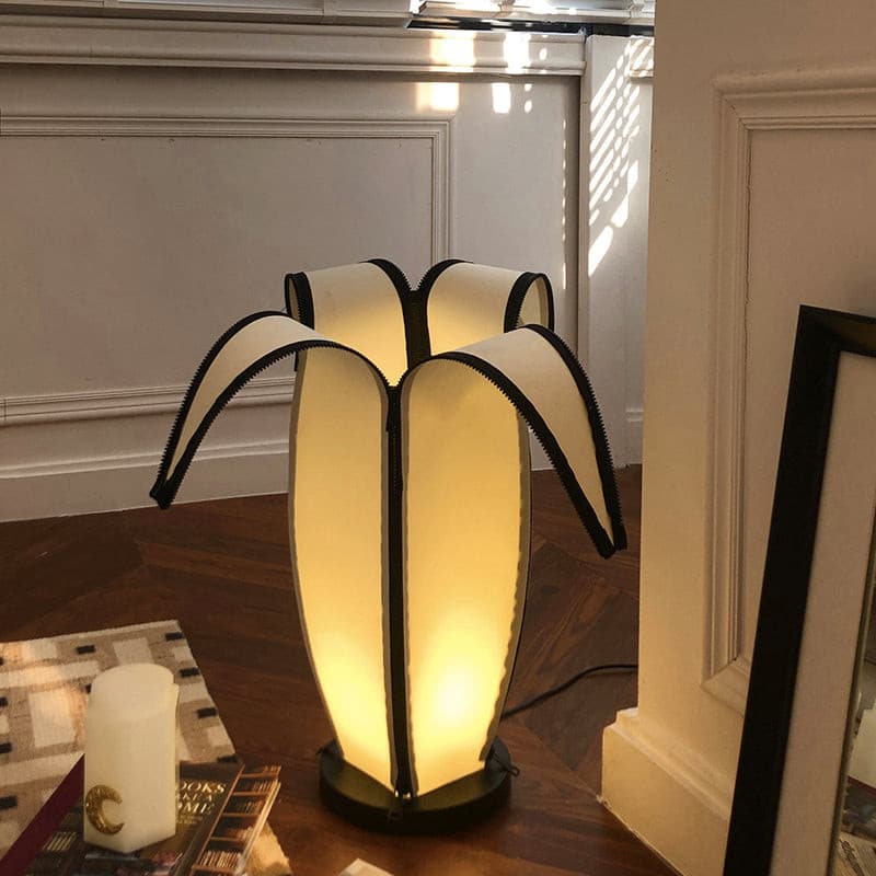 Stolní lampa LumiBan ve tvaru banánu s jemným teplým světlem | Temsk
