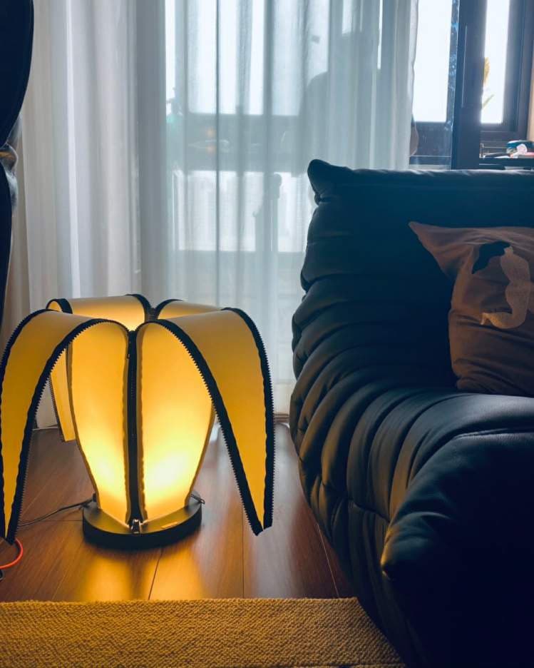 Stolní lampa LumiBan ve tvaru banánu s jemným teplým světlem | Temsk