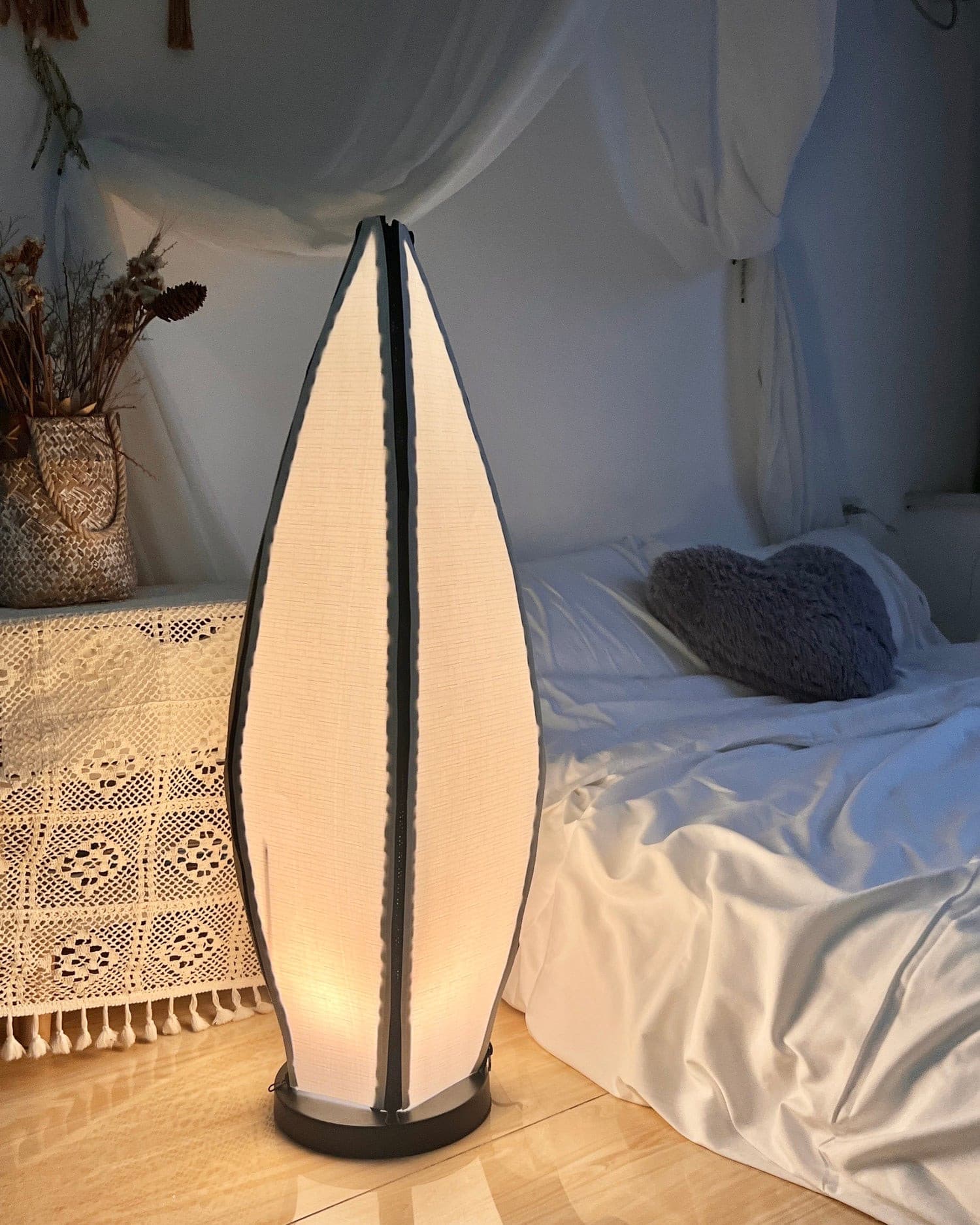 Stolní lampa LumiBan ve tvaru banánu s jemným teplým světlem | Temsk