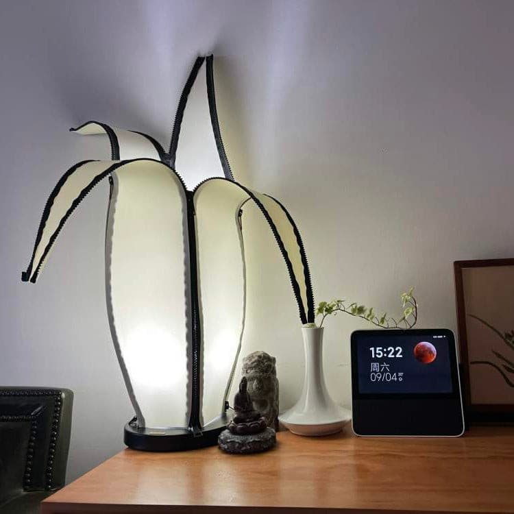 Stolní lampa LumiBan ve tvaru banánu s jemným teplým světlem | Temsk