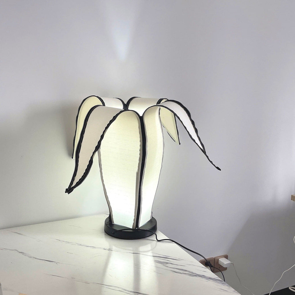 Stolní lampa LumiBan ve tvaru banánu s jemným teplým světlem | Temsk