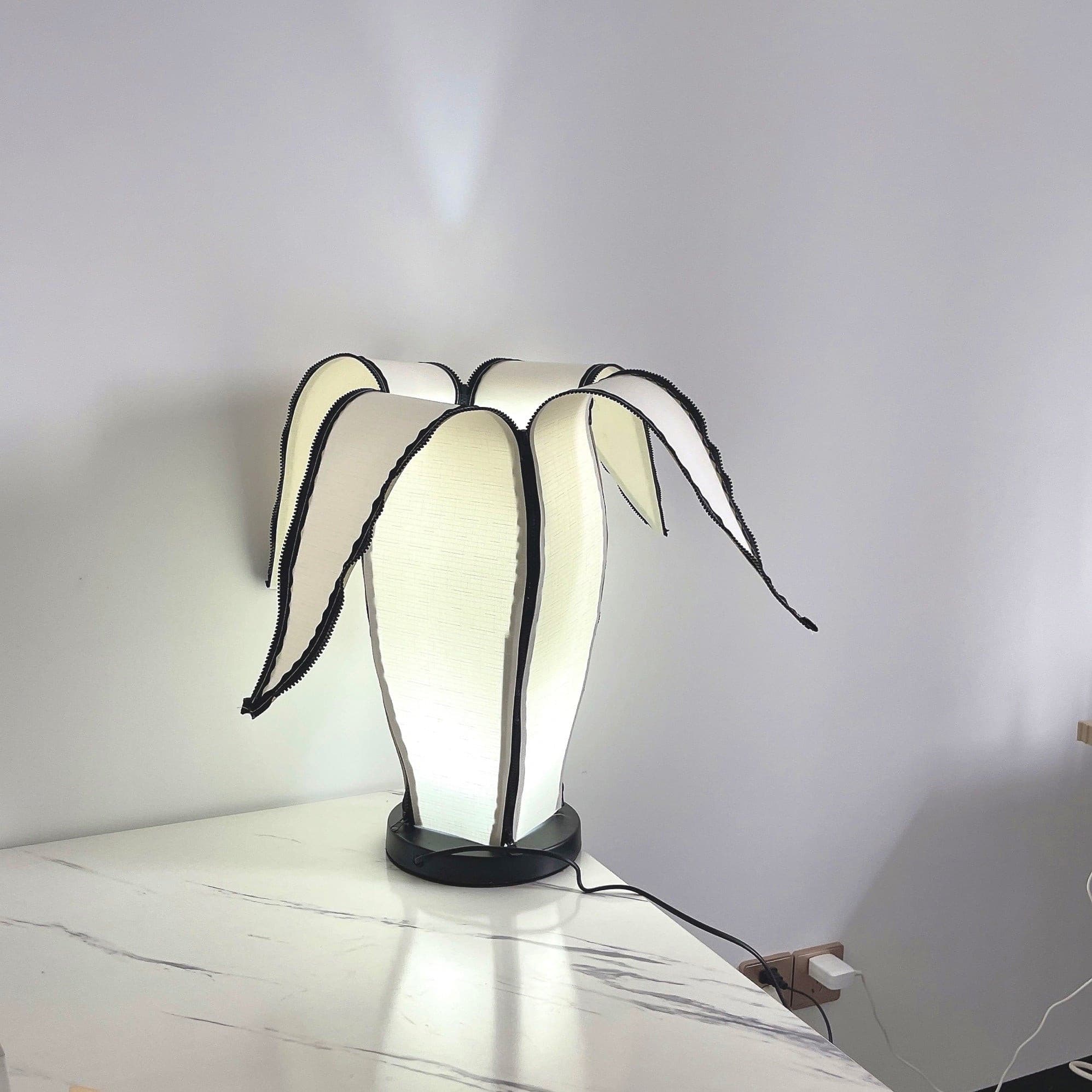 Stolní lampa LumiBan ve tvaru banánu s jemným teplým světlem | Temsk