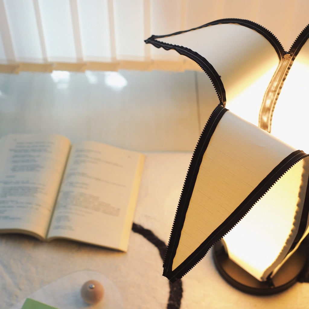 Stolní lampa LumiBan ve tvaru banánu s jemným teplým světlem | Temsk