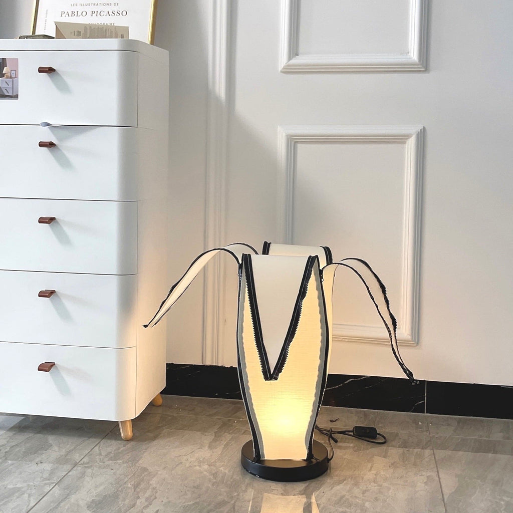 Stolní lampa LumiBan ve tvaru banánu s jemným teplým světlem | Temsk