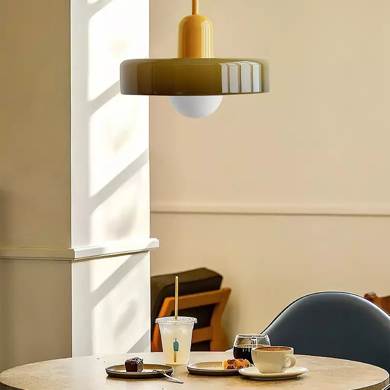 Nordische Pendelleuchte mit Retro-Glas-Look für bunte moderne Räume | Temsk