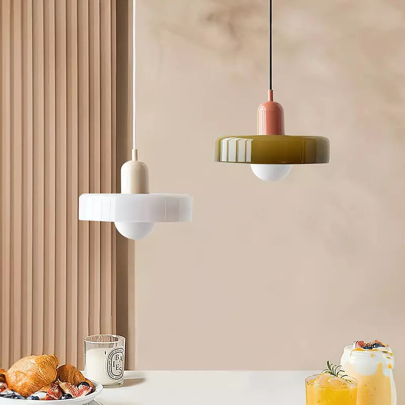 Nordische Pendelleuchte mit Retro-Glas-Look für bunte moderne Räume | Temsk