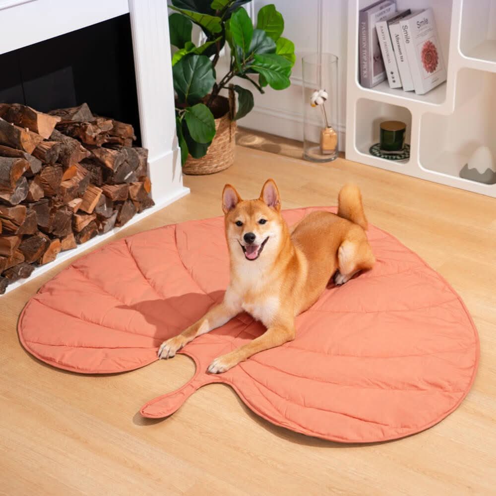 LeafHaven Leaf Shaped Dog Blanket With Soft Padding And Versatile Use | Temsk