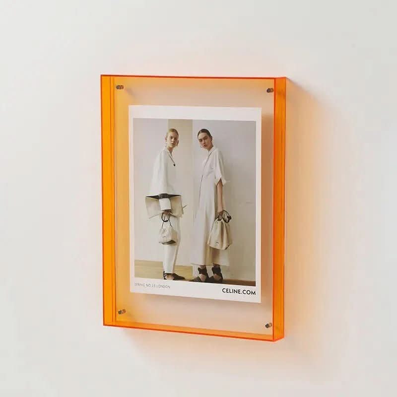 PrismFrame barevný průhledný akrylový stojan na fotografie pro živé vzpomínky | Temsk