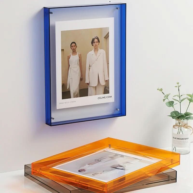 PrismFrame barevný průhledný akrylový stojan na fotografie pro živé vzpomínky | Temsk