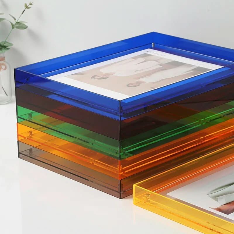 PrismFrame barevný průhledný akrylový stojan na fotografie pro živé vzpomínky | Temsk