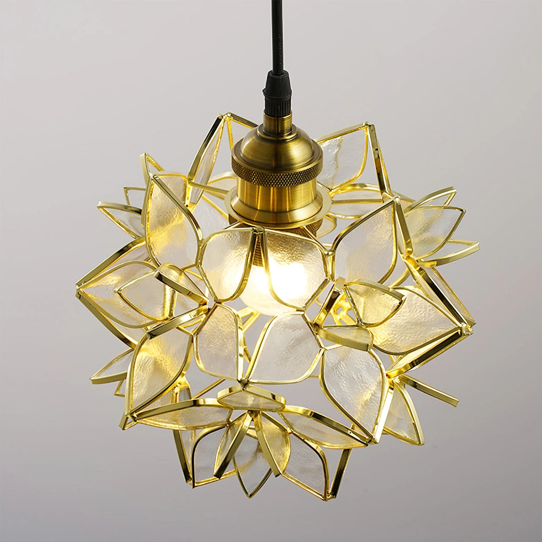 Calyra Capiz Pendant Light Handcrafted Natural Hanging Shell Lamp | Snurv | Temsk