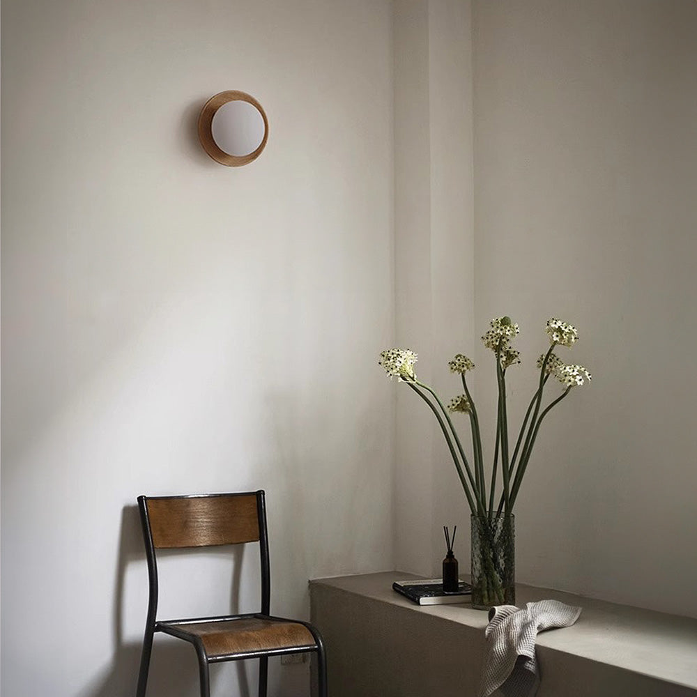 Minimal White Wall Lamp Featuring Natural Wood Accents For Any Room | Temsk