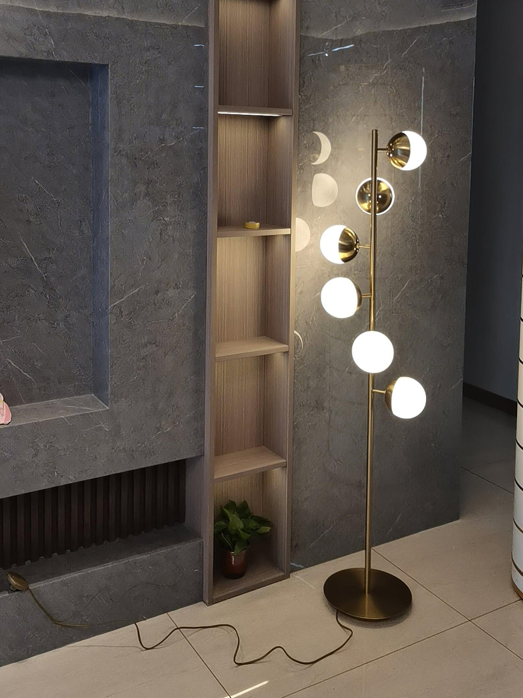Elara LED Boom Lamp With Glass Orbs On Golden Pole | Snurv | Temsk