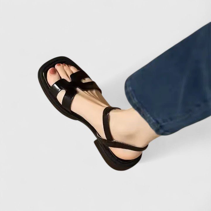 Flache Sandalen mit verstellbarem Knöchelriemen für bequeme Schuhe | Temsk