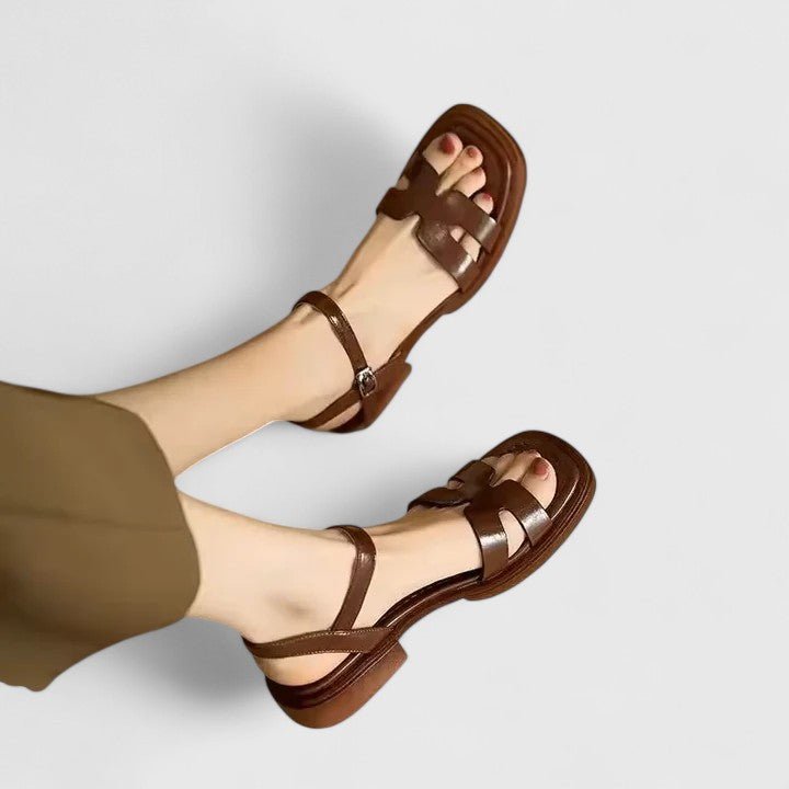 Flache Sandalen mit verstellbarem Knöchelriemen für bequeme Schuhe | Temsk